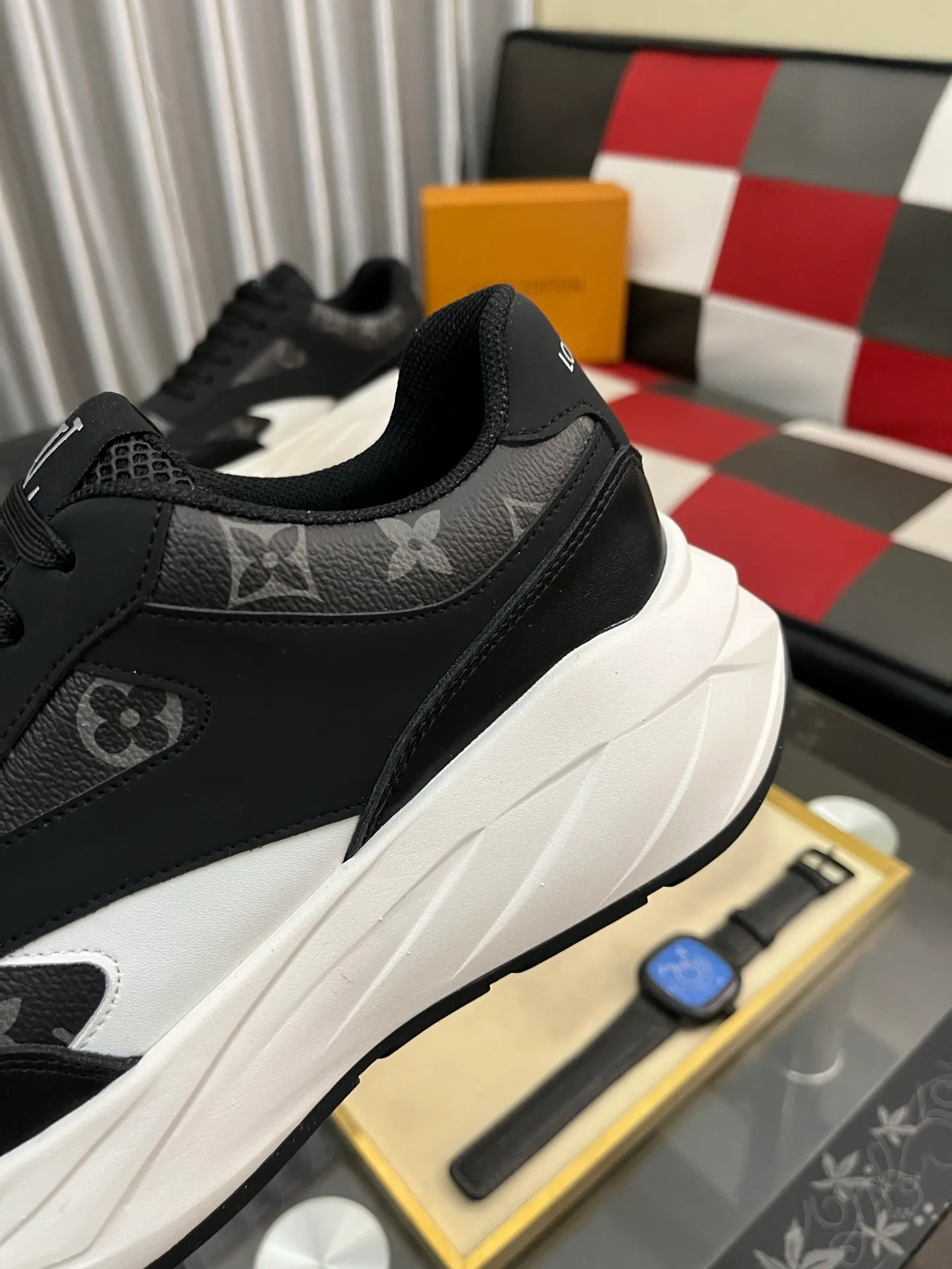 Men's shoes💰438⌚️⌚️《Louis vuitton/LV Louis Vuitton》original quality.~ Unique modern style sneakers. 🏃A must-have casual shoe for trendy men😍😍 Original brand imported from Italy, imported original leather, cowhide lining (refuses to discolor and grind feet) sole: original sole provided by the original factory, French lazy style design ⚠️Fit to the feet, original quality, super comfortable original sole. Code number: 38-442️⃣Colors available